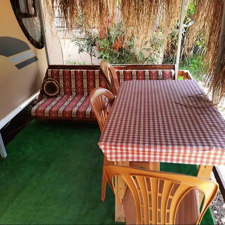 אתר קמפינג Cinar Karavan מרמריס